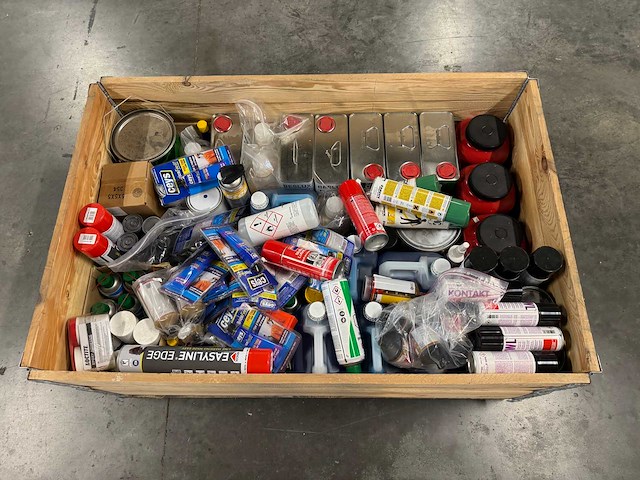 Partij smeermiddelen & werkplaatschemicaliën - lijm/kit, sprays, smeermiddelen & reinigers (150kg) - afbeelding 4 van  7