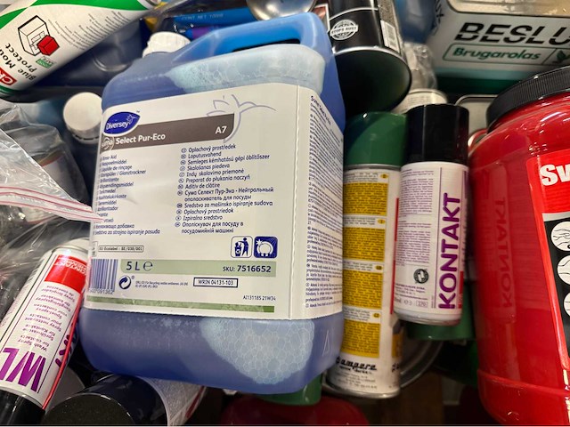 Partij smeermiddelen & werkplaatschemicaliën - lijm/kit, sprays, smeermiddelen & reinigers (150kg) - afbeelding 5 van  7