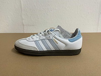 Partij sneakers en werkschoenen - afbeelding 3 van  30