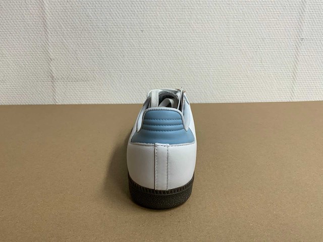 Partij sneakers en werkschoenen - afbeelding 4 van  30