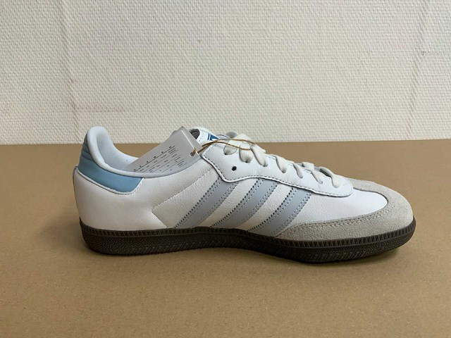 Partij sneakers en werkschoenen - afbeelding 5 van  30