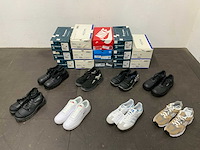 Partij sneakers en werkschoenen - afbeelding 1 van  30