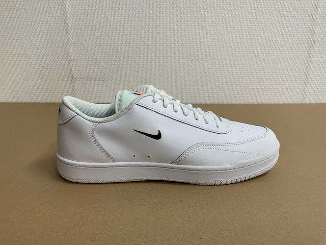 Partij sneakers en werkschoenen - afbeelding 13 van  30