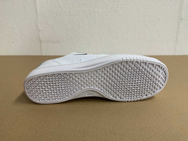 Partij sneakers en werkschoenen - afbeelding 14 van  30