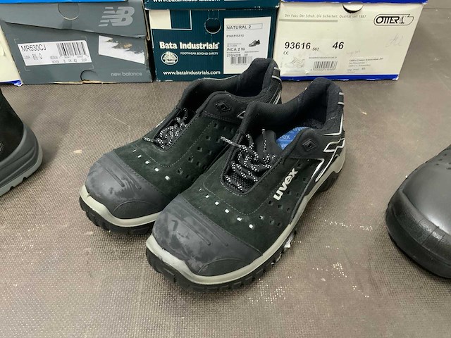 Partij sneakers en werkschoenen - afbeelding 17 van  30