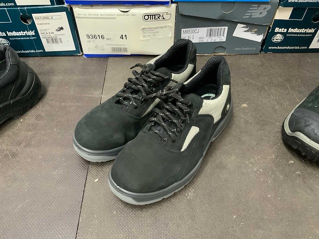 Partij sneakers en werkschoenen - afbeelding 18 van  30