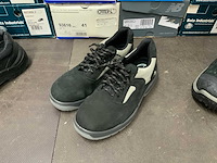 Partij sneakers en werkschoenen - afbeelding 18 van  30