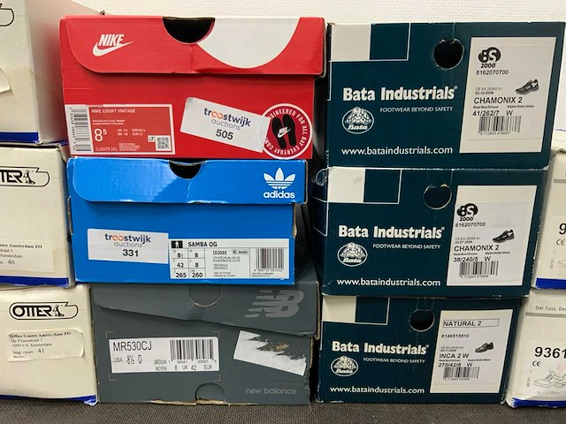 Partij sneakers en werkschoenen - afbeelding 22 van  30