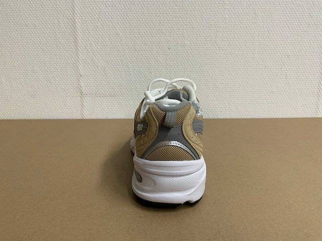 Partij sneakers en werkschoenen - afbeelding 26 van  30