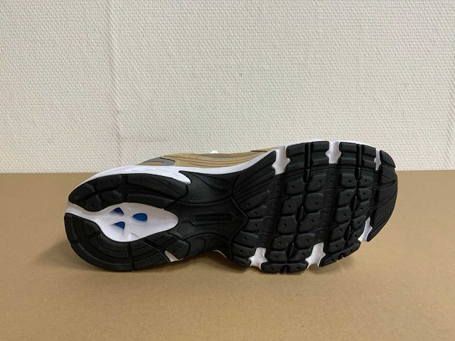 Partij sneakers en werkschoenen - afbeelding 28 van  30