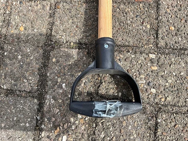 Partij sneeuwschuiver met houten steel - afbeelding 3 van  9