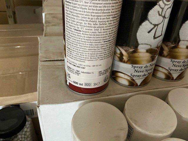 Partij sneeuwspray 600ml (227x) - afbeelding 2 van  5