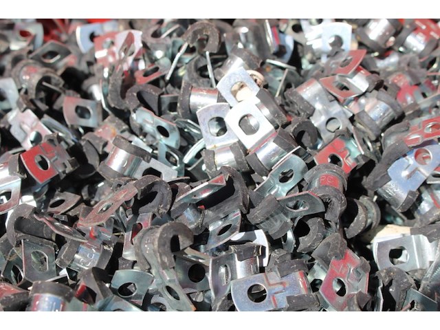 Partij snoerclips (p-clips) ca 7500 gram - afbeelding 7 van  9