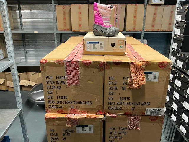Partij sorel cub snowboots maat 23&24 (96x) - afbeelding 3 van  5