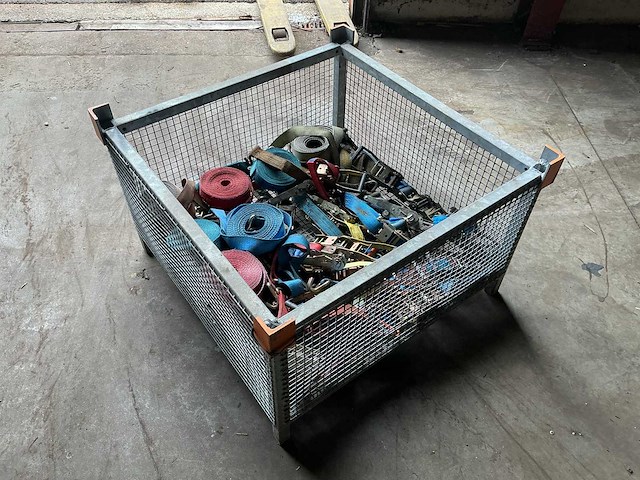 Partij spanbanden & ratels in palletbox - afbeelding 1 van  9