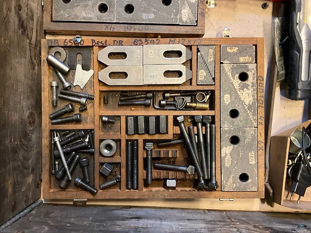 Partij spanmiddelen, eindmatensets en meetgereedschap - afbeelding 3 van  7