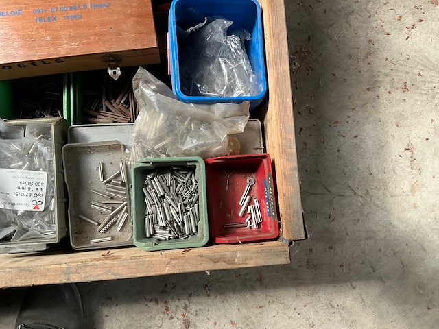Partij spanstiften en kogels ook in houten kistje - afbeelding 6 van  7