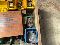 Partij spanstiften en kogels ook in houten kistje - afbeelding 7 van  7