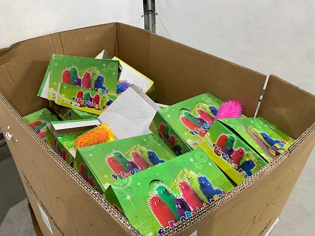 Partij speelgoed (1000x) - afbeelding 1 van  8