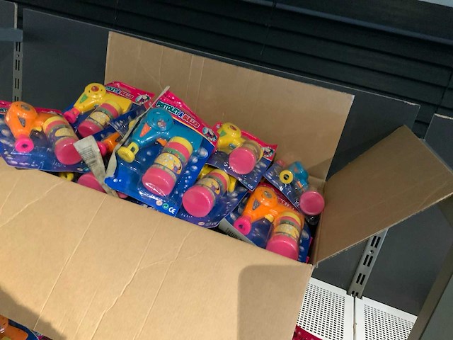 Partij speelgoed & diversen - afbeelding 1 van  9