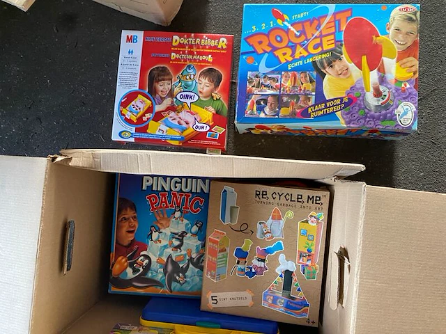 Partij speelgoed, play-doh, ravensburger, mb etc. - afbeelding 3 van  8
