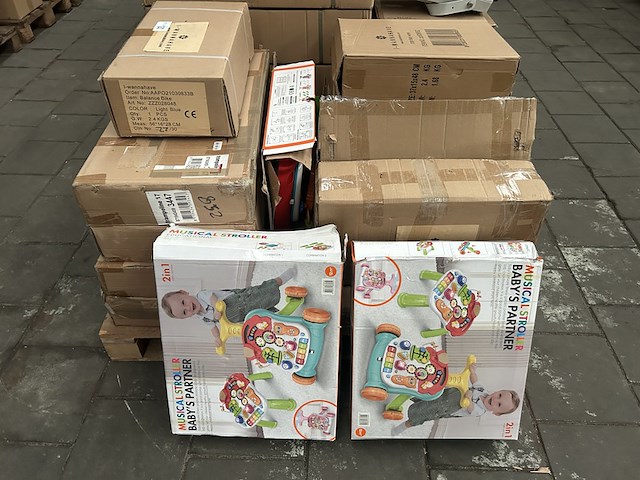 Partij speelgoed w.o. baby walker, kinderfietsen i-wannahave - afbeelding 1 van  8