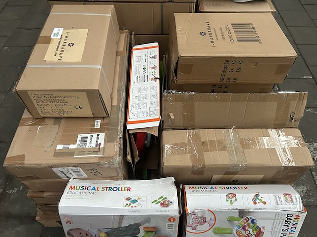 Partij speelgoed w.o. baby walker, kinderfietsen i-wannahave - afbeelding 8 van  8