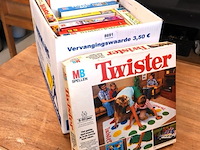 Partij spellen in verhuisdoos - afbeelding 1 van  5