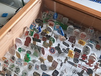 Partij speltjes in wandkast - afbeelding 2 van  13