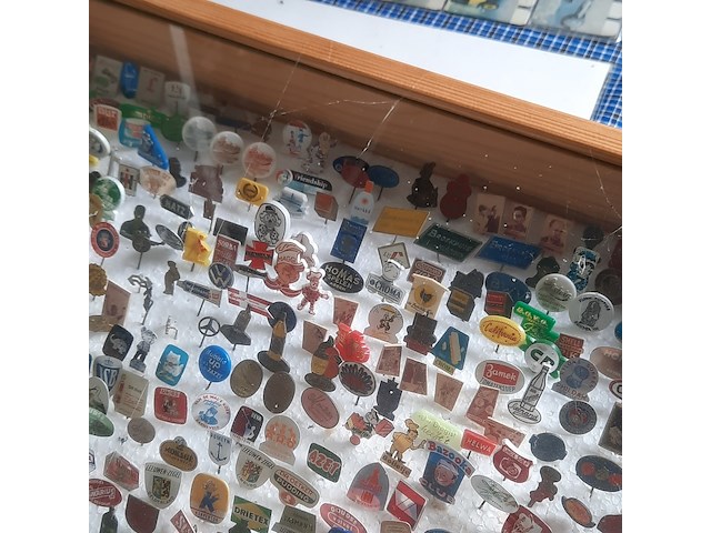 Partij speltjes in wandkast - afbeelding 3 van  13