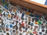 Partij speltjes in wandkast - afbeelding 3 van  13