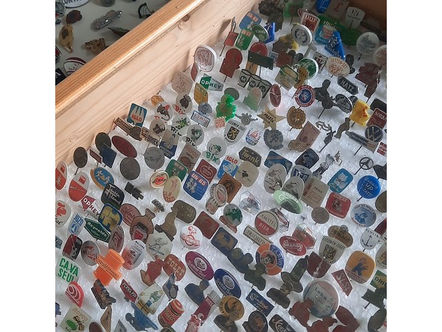 Partij speltjes in wandkast - afbeelding 4 van  13