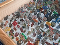 Partij speltjes in wandkast - afbeelding 6 van  13