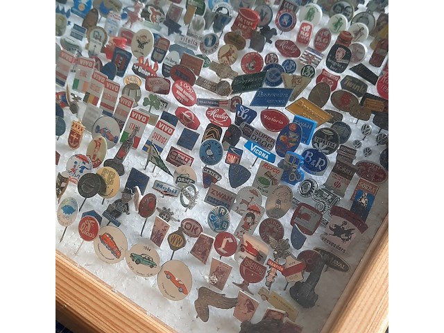 Partij speltjes in wandkast - afbeelding 8 van  13