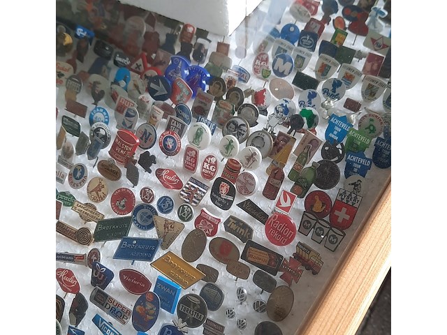 Partij speltjes in wandkast - afbeelding 9 van  13