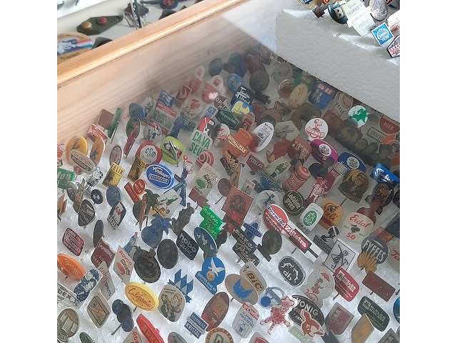 Partij speltjes in wandkast - afbeelding 11 van  13