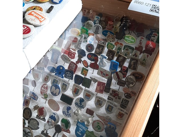 Partij speltjes in wandkast - afbeelding 12 van  13