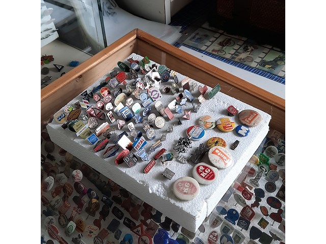 Partij speltjes in wandkast - afbeelding 13 van  13