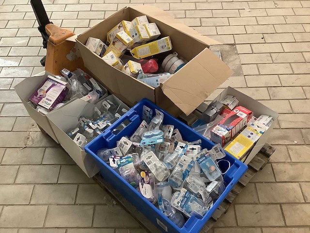 Partij spenen en flesjes - afbeelding 3 van  3