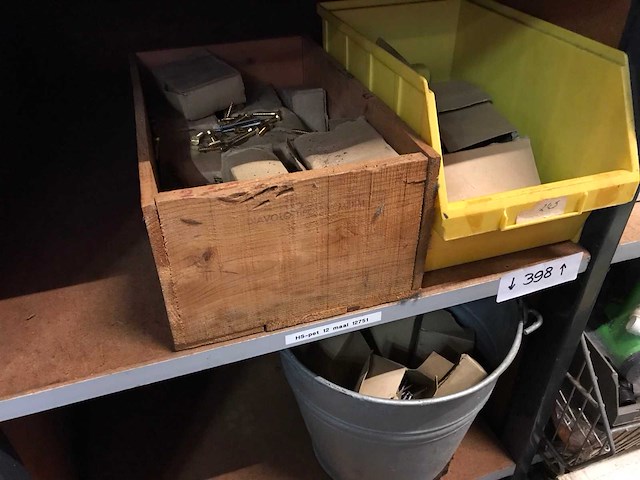 Partij spijkers - afbeelding 1 van  4