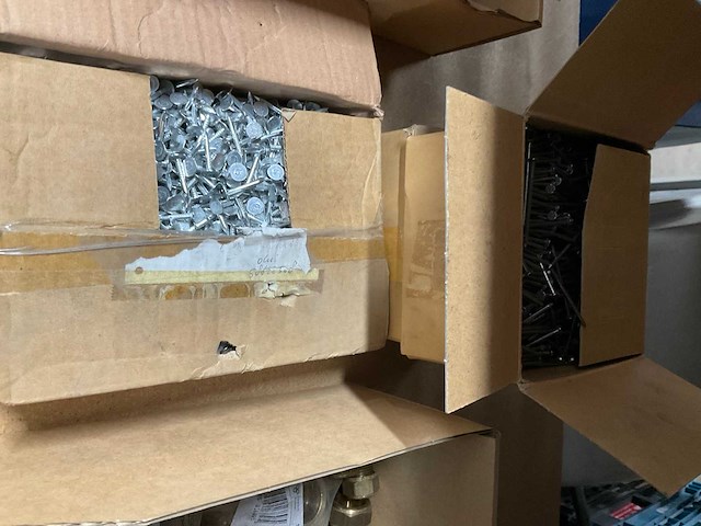 Partij spijkers - afbeelding 1 van  4