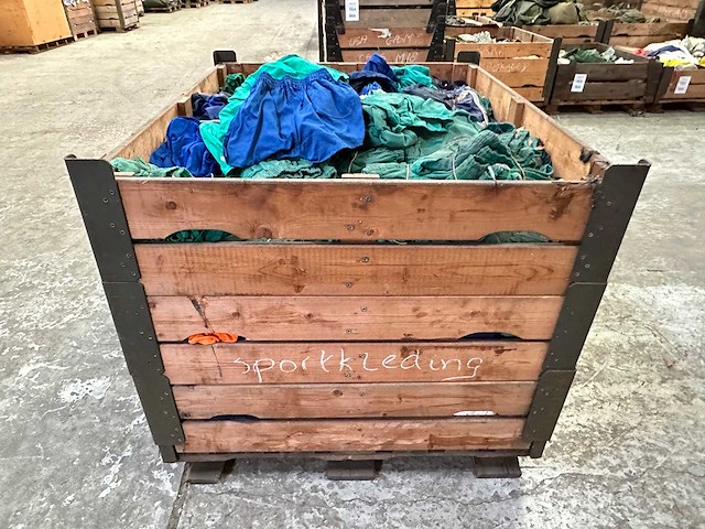 Partij sportkleding - afbeelding 4 van  4