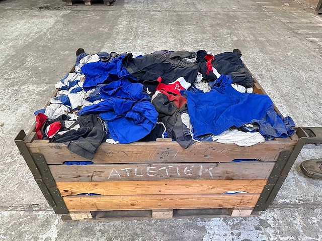 Partij sportkleding - afbeelding 1 van  5