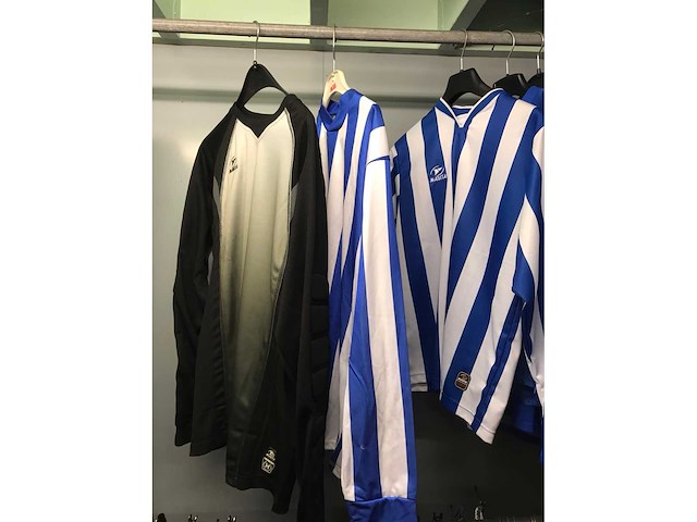 Partij sportkleding - afbeelding 4 van  5