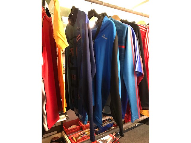 Partij sportkleding - afbeelding 3 van  5