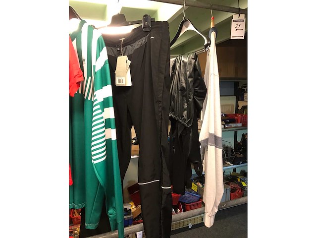 Partij sportkleding - afbeelding 5 van  5