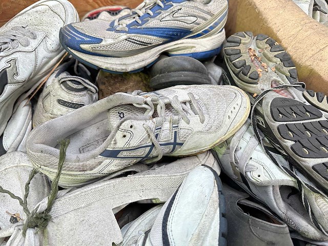 Partij sportschoenen - afbeelding 2 van  4