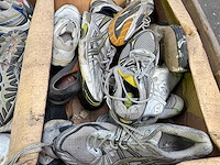 Partij sportschoenen - afbeelding 3 van  4