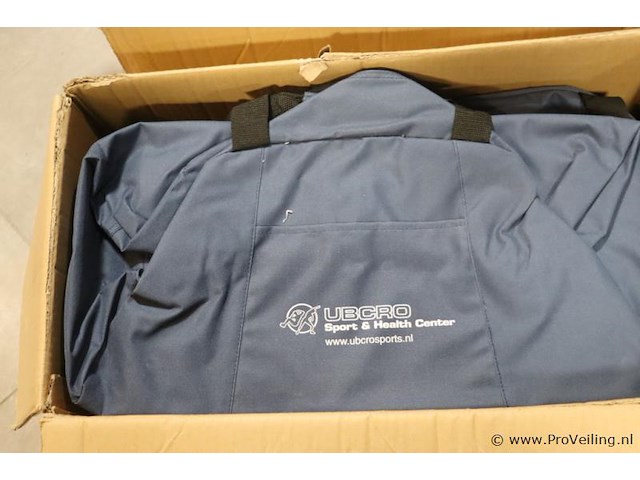 Partij sporttassen met opdruk "ubcro sport & health center" - afbeelding 2 van  4