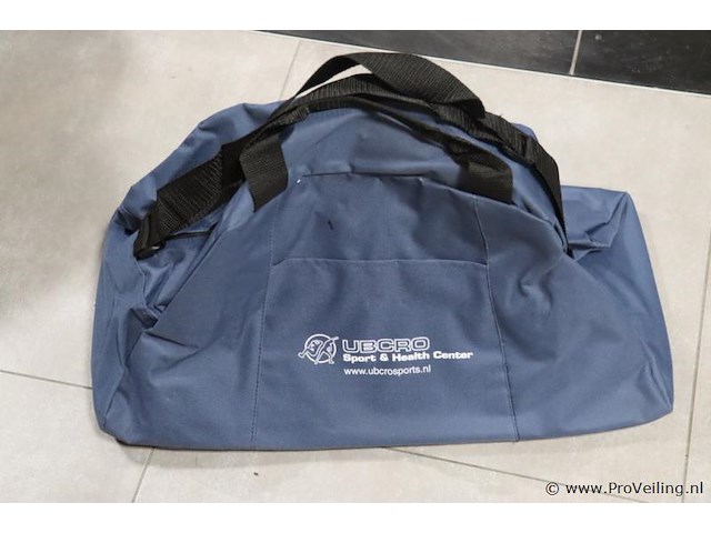 Partij sporttassen met opdruk "ubcro sport & health center" - afbeelding 3 van  4